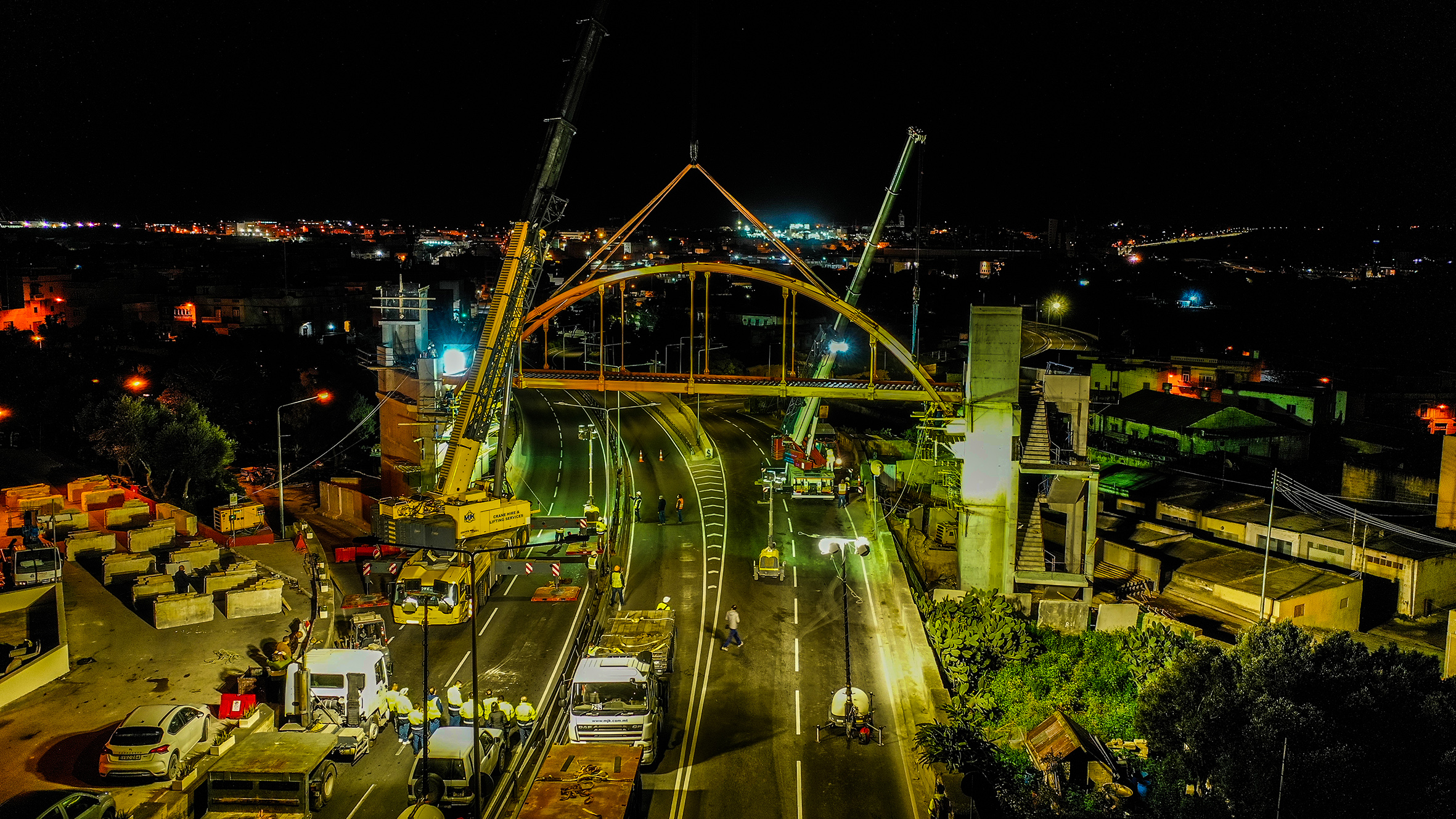 Lifting new footbridge over Tigrija Road, Marsa Lifting new footbridge over Tigrija Road, Marsa